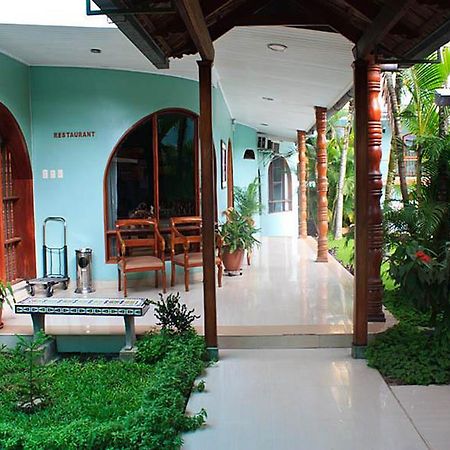 Hotel & Suites La Posada De Lobo Iquitos Exterior photo